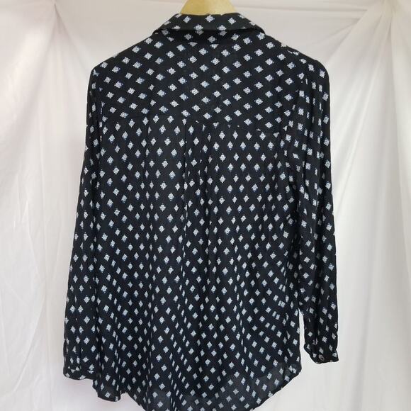 Mudd Blue White Pullover 1/2 Button Down Silky Feel Top EUC Size L - Picture 2 of 11